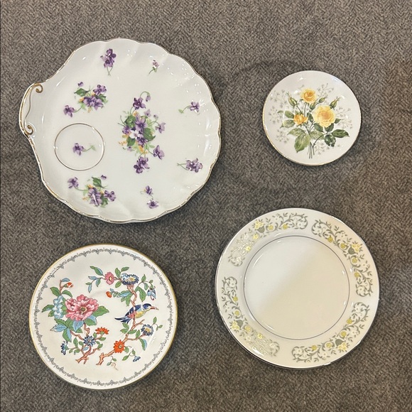 Other - Lot of Vgt plates. Great starter for a plate wall.